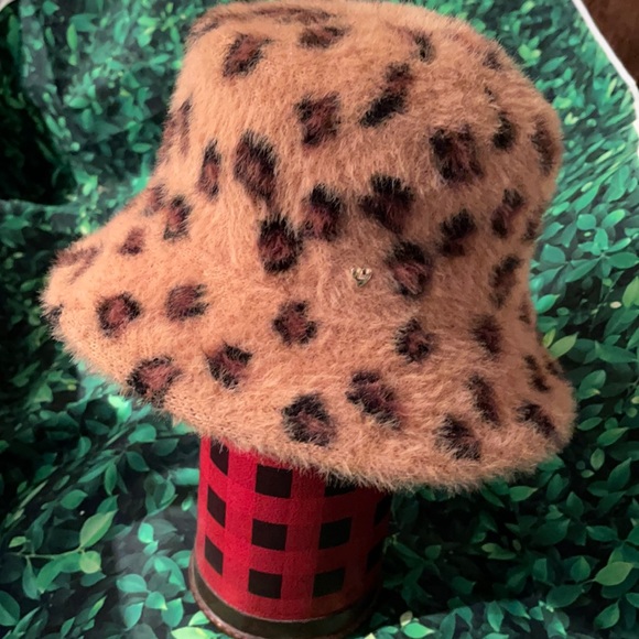 NWOT- FAUX CASHMERE LEOPARD PATTERN HAT ( BRN/BLK/ORANGE/TAN BACKGROUND - Picture 5 of 7